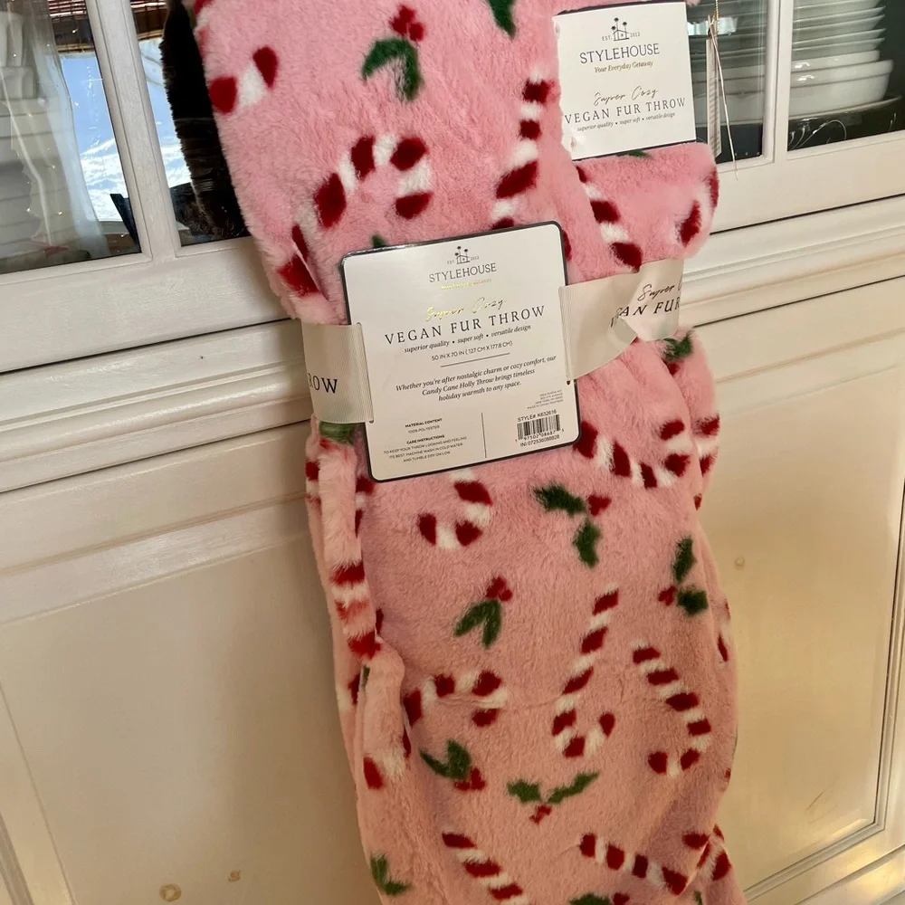 Fluffy Pink and Red Candy Cane Luxurious Super Soft 🎄Throw Blanket
